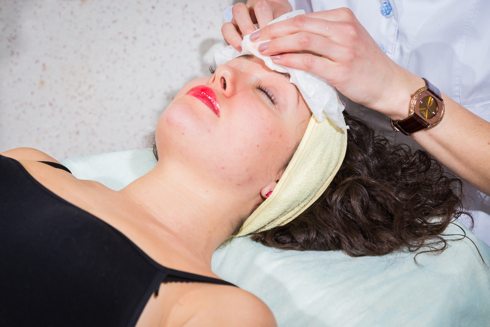 Find Relief for Mask Breakouts with Spa Acne Treatments