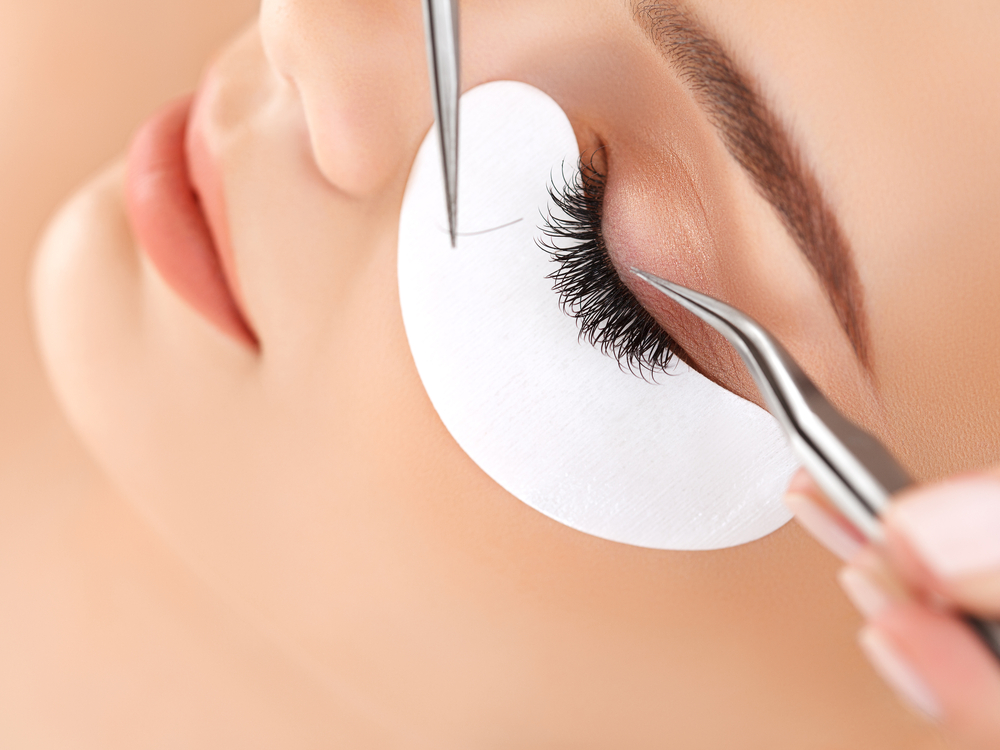 Get Gorgeous Eyes For The Holidays With Lash Extensions 